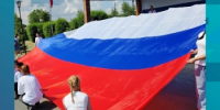 Глава района поздравляет с Днём флага - Адамовский район